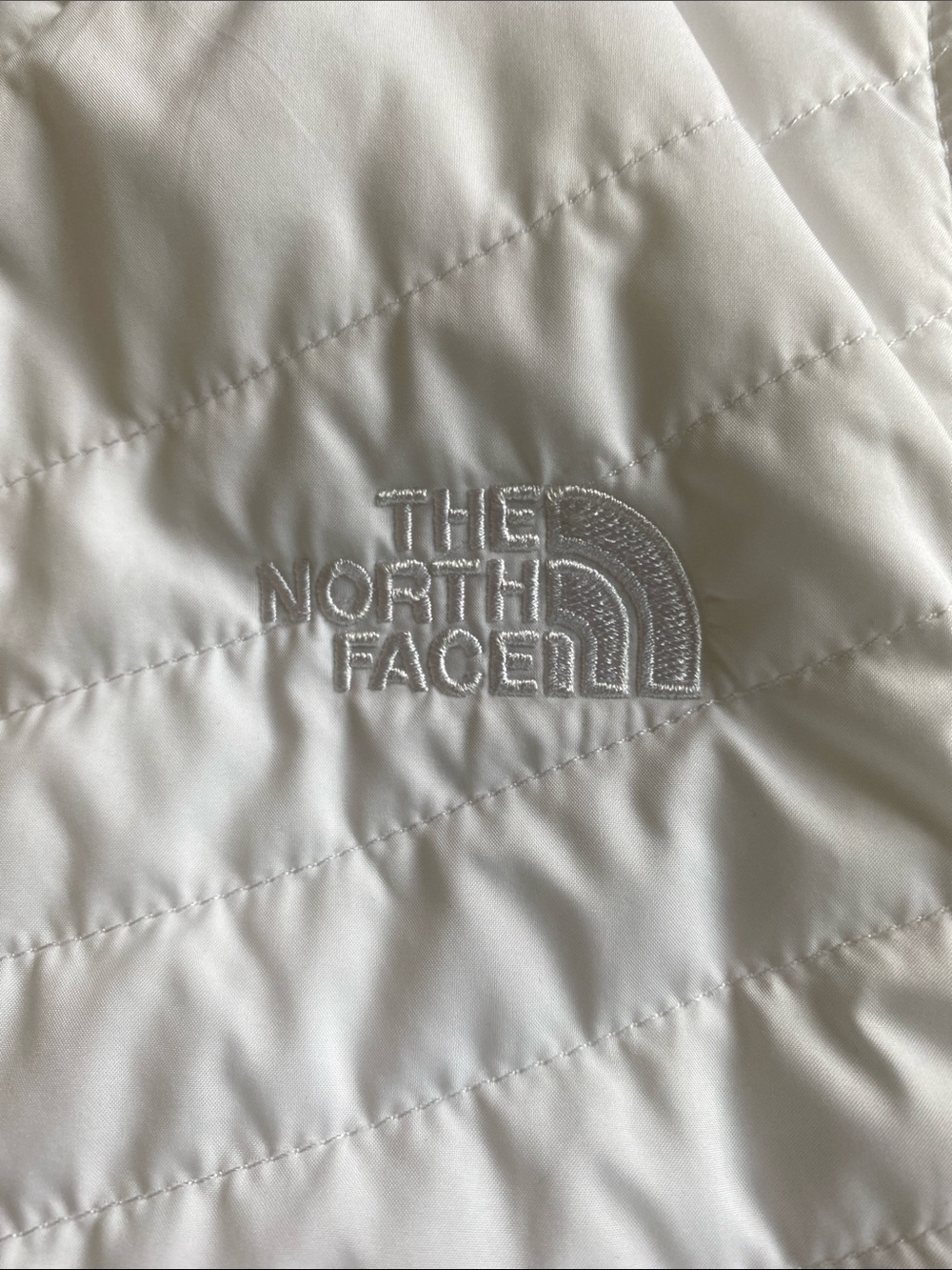 The North Face White Quilted reversible Vest - Picture 2 of 6